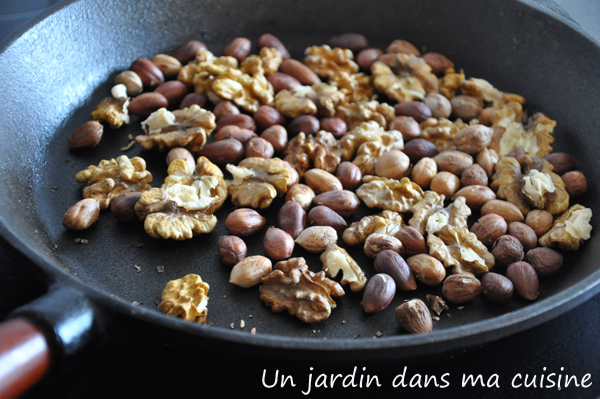Gateau Aux Noisettes Noix Et Chocolat Un Jardin Dans Ma Cuisine