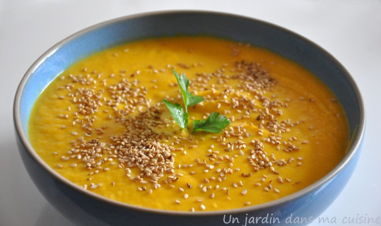 soupe de courge aux oignons et sésame un jardin dans ma cuisine