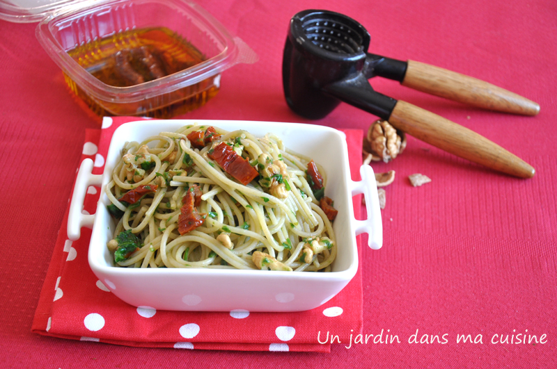 spaghetti aux noix tomates séchées sauce pourpier