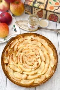 tarte aux pommes à la gelée de rose