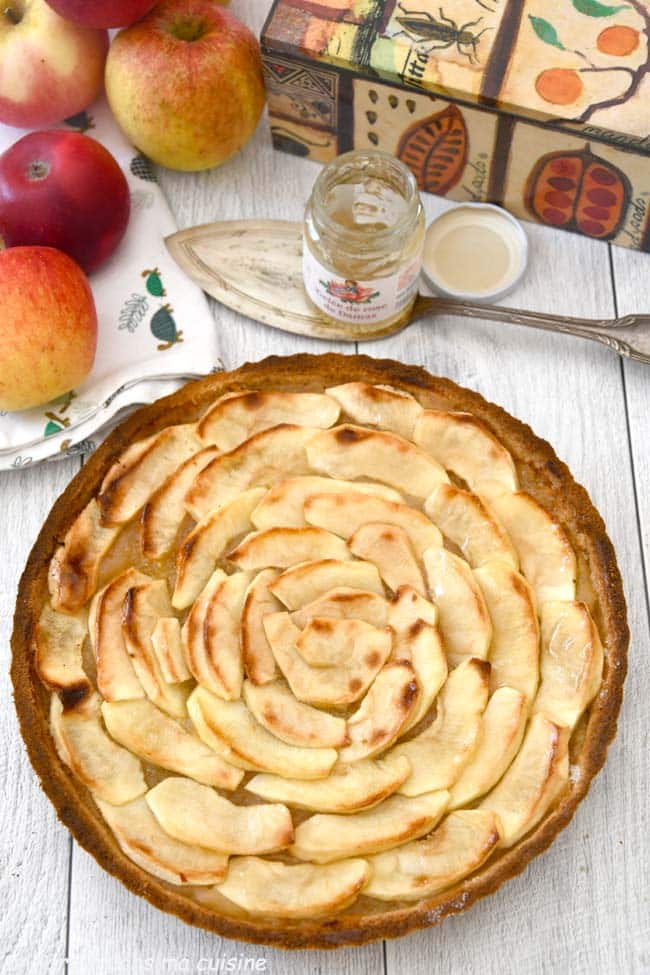 tarte aux pommes à la gelée de rose