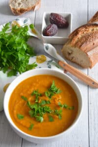 soupe de légumes aux dattes